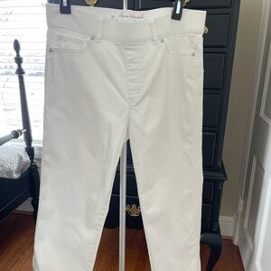M8 - Gloria Vanderbilt Shape Effect White High Rise Capri